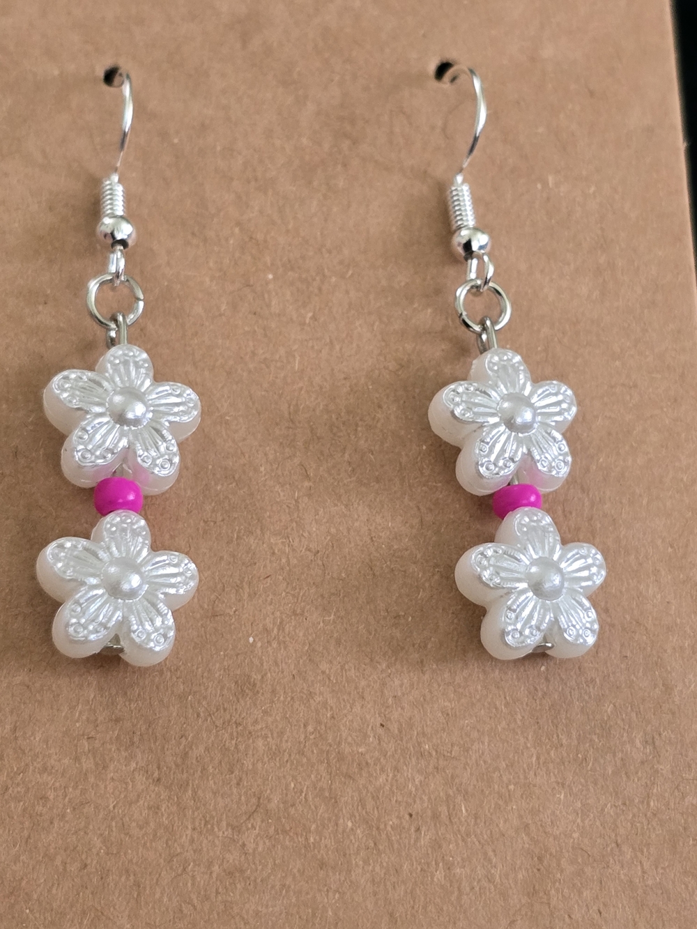 Handmade White and Pink Flower Beaded Earrings 🌸 NWT - Picture 5 of 5